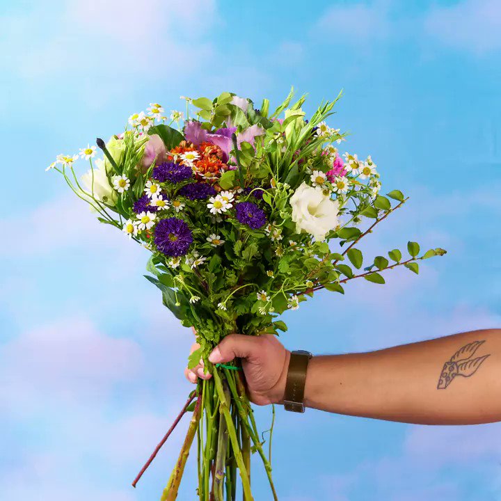 Too busy to stop and smell the roses? πΉ Whether it's a bouquet for Mom or a dozen for your number one, we're delivering love all week long π #Valentines2020