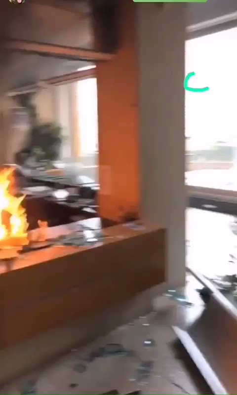 Heshmat Alavi's Trenchcoat (@UrOrientalist) on Twitter photo 11/02/2020 18:14:42 They are burning banks in Beirut. This happened during the last round of riots in Iran, btw. They are burning banks in Beirut. This happened during the last round of riots in Iran, btw.
