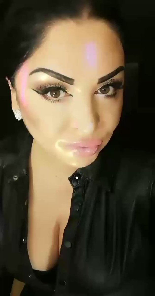 Model - Glossy Miss mistress