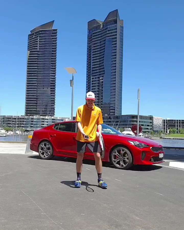 .@bensimshot était à Melbourne pour vivre l’Open d’Australie 2020 et relever le #HitItChallenge de @RafaelNadal. Et vous, en êtes-vous capables ? 🎾 #KiaTennis https://t.co/TZMBSk2vXX