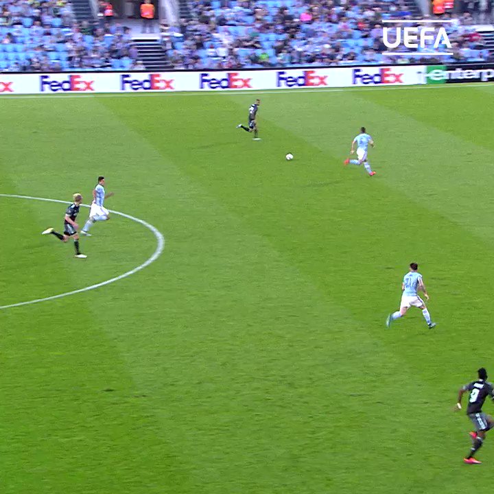 Ziyech in action 🤩🤩🤩
#UEL https://twitter.com/EuropaLeague/status/1227933021719998464 …
