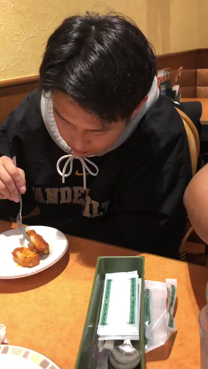 東谷太雅 サイゼリヤの辛味チキンを手を汚さないできれいな食べ方 東谷太雅 サイゼリヤの辛味チキンを手を汚さないできれいな食べ方
