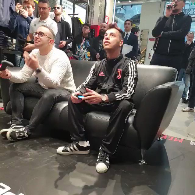 🎮 Le sfide a @officialpes sono iniziate da Undici Shot! (📍 Flagship Store di Milano)
Il Team eSports Juventus vi aspetta! 💪🆚💪