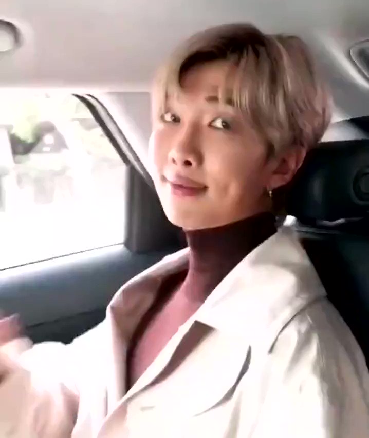 Hi RM! I love you and I hope you're having a really great day 👋 @BTS_twt