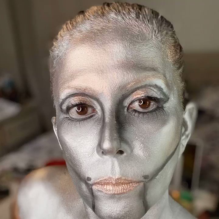 I am a space creature from the planet Venus, because men are from Mars ... hahaha 👽
Soy una criatura espacial del planeta Venus, porque los hombres son de Marte ...😉
#creativemakeup #makeup #beauty #muas #wakeupandmakeup #makeuptutorial #makeupideas #solangemakeup #mehron