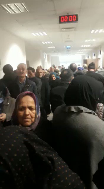Tahsin Tarhan (@tahsintarhan) on Twitter photo 2020-02-18 05:16:11 Eyyyy Kılıçdaroğlu SGK’yı Batırdınız, batırdınız diye meydan meydan dolaşanlar, Vatandaşı hastanelerde hasta kuyruklarına mahkum edenler NEREDESİNİZ? 17 yıldır iktidardasınız,Kocaeli Gebze Fatih Devlet Hastanesi’nde vatandaşın mağdur edildiği şu rezaleti nasıl açıklayacaksınız? Eyyyy Kılıçdaroğlu SGK’yı Batırdınız, batırdınız diye meydan meydan dolaşanlar, Vatandaşı hastanelerde hasta kuyruklarına mahkum edenler NEREDESİNİZ? 17 yıldır iktidardasınız,Kocaeli Gebze Fatih Devlet Hastanesi’nde vatandaşın mağdur edildiği şu rezaleti nasıl açıklayacaksınız?