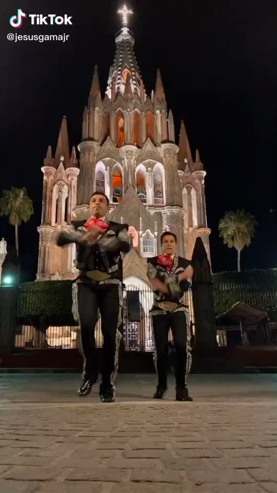 Mariachis bailando Champeta! Y yo que pensaba que lo había visto todo! Mariachis dancing Champeta!
And I thought that I had seen it all! #champetachallenge