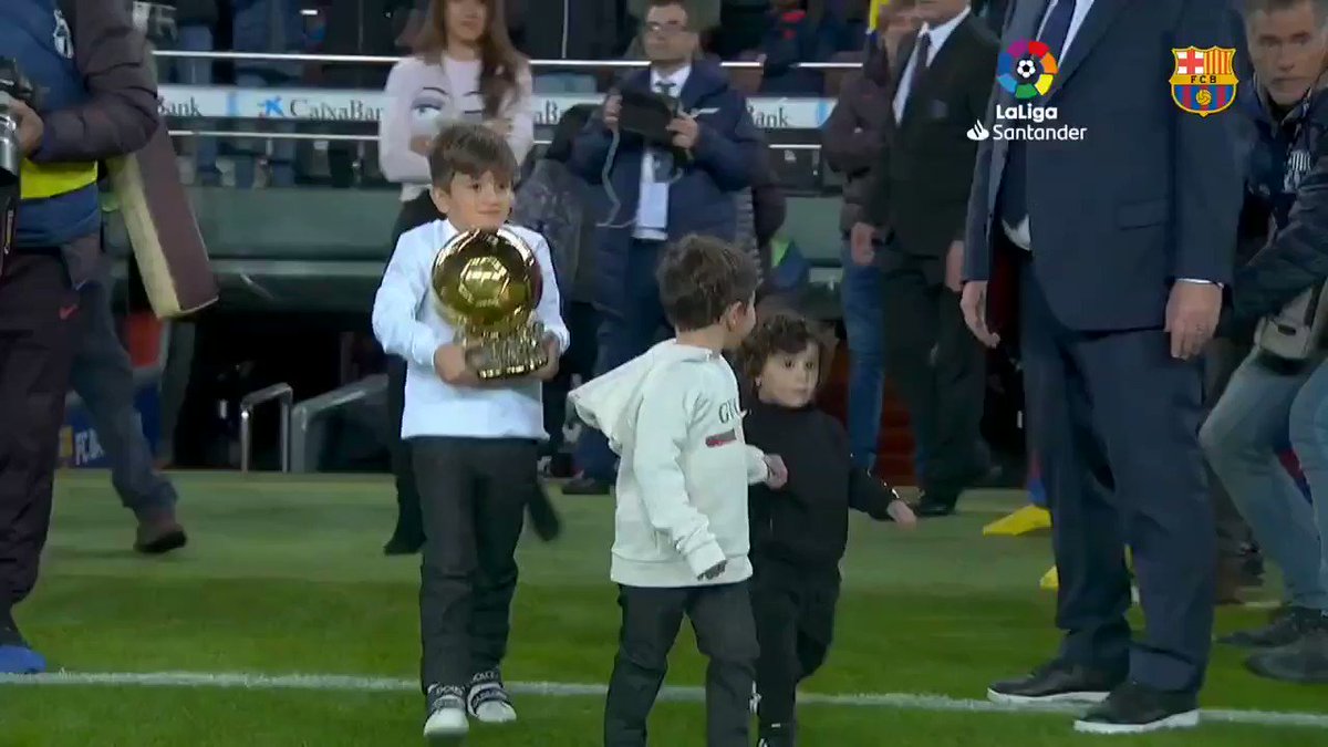 ... Y para cerrar un año perfecto, #Messi ganó su sexto Balón de Oro 🐏
