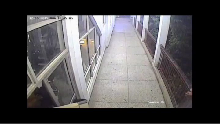 एक सोच ने कश्मीर में हाथों में पत्थर थमाए।फिर एक सोच का प्रसार करने वाले युवकों के हाथ में पत्थर का महिमामंडन कर रहे हैं।सेना,पुलिस पर पत्थर फेंकना प्रोटेस्ट है?पुलिस के रोल की जाँच हो,पर ये टकराव करा, दूर से ताली बजाने वालों में से कोई है जो ये पत्थर अपने बच्चों के हाथ में देगा?
