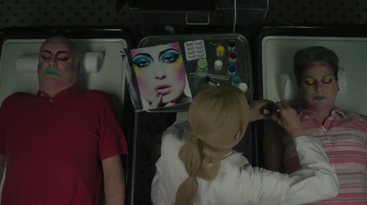 The Dead Don't Die (2019) Directed by #JimJarmusch this one scene I love! Not only because of my favourite actress Tilda Swinton but also because of the sheer absurdity of it! Sometimes the source of humour is something insane that you don't expect! @JimJarmusch @NotTildaSwintonpic.twitter.com/iHa2ChTQH8