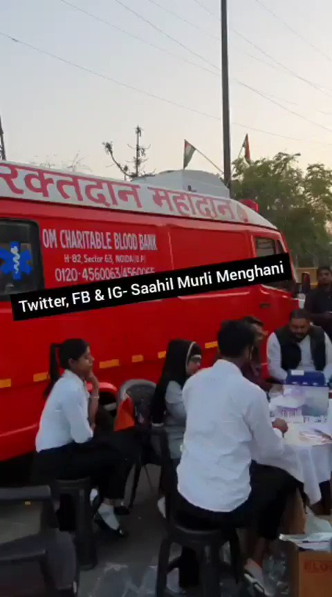 #WATCH I shot this blood bank van which has been parked at #ShaheenBagh.Protesters seen donating blood.Fun fact- Religion won't be asked when this blood is used in different hospital :)#HumanityFirst ❤