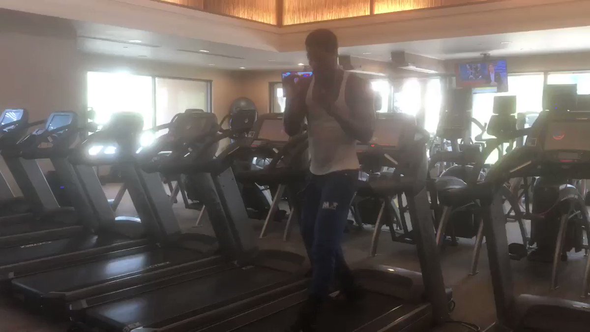 Deontay Wilder’s fighting brother Marsellos making quirky use of treadmill at the MGM. Latest from fightweek with Deontay interview up soon: http://www.bbc.co.uk/sport/boxing/51542181 … #WilderFury #boxing #footwork
