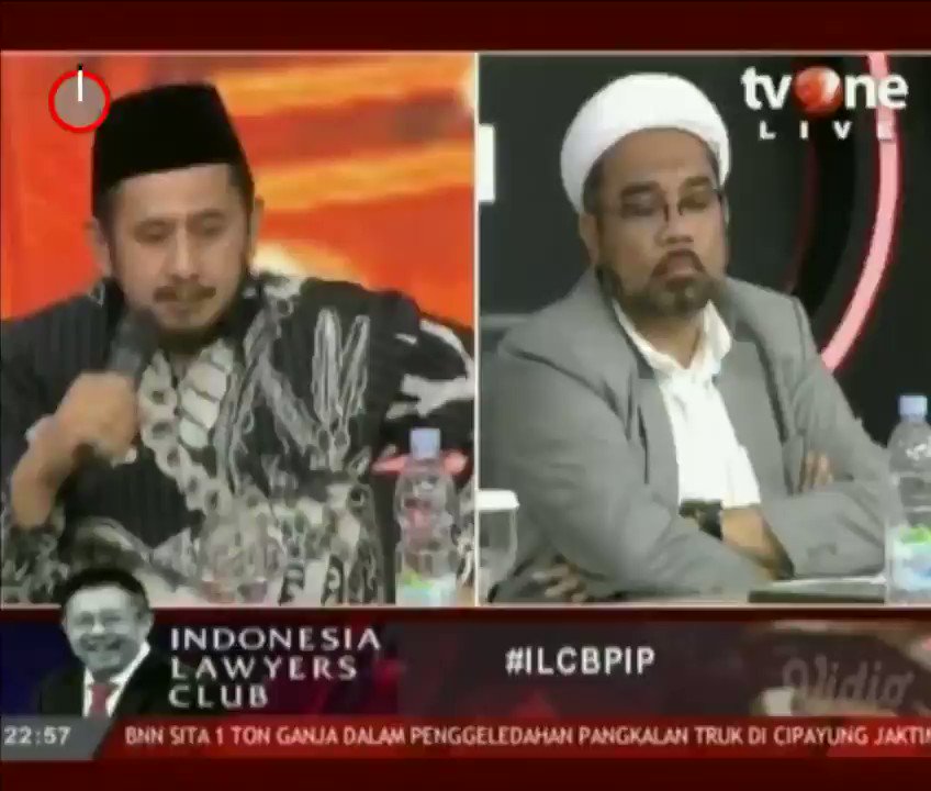 Tau Tidak Asbabun Nuzulnya ayat itu... tetiba heningπππ"Saya mohon maaf, sy sengaja diam tenang pak Ngabalin bicara. Padahal kalau boleh sy bisa potong setiap kalimat Ngabalin termasuk bahasa Arabnya. Apa boleh buat"~KH. Zaitun Rasmin~