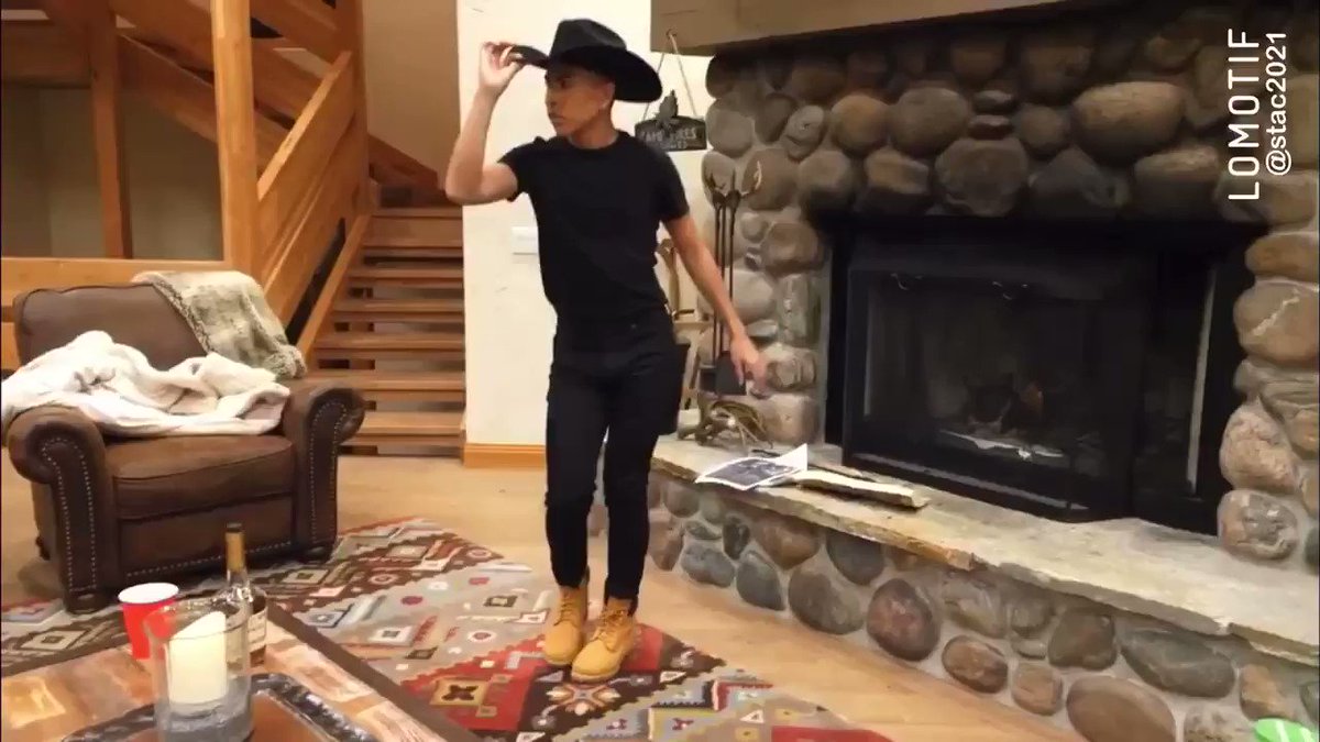 S T A C ใฒ (@sttacceyy1) on Twitter photo 19/02/2020 03:31:04 Louie is MEEE being ready to dance durangense ๐๐ค๐ @louiecasttro @laurasmellado Louie is MEEE being ready to dance durangense ๐๐ค๐ @louiecasttro @laurasmellado
