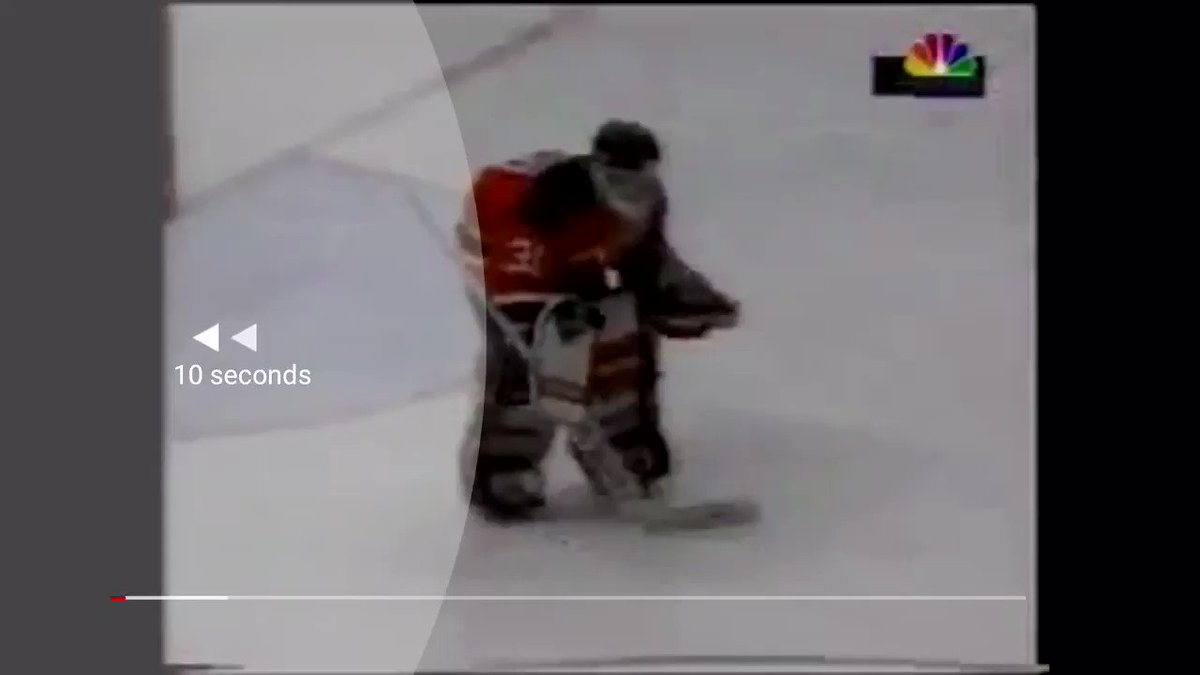 #OTD in 1995 the #isles beat the Devils 3-2 at #nassaucoliseum. Ferraro, Loney and Flatley scores for the #nyi, which was enough for Tommy Soderstrom who made 29 saves for the W beating Chris Terreri in net. #90s #oldtimehockey #nyisles #islanders #oldschool #vintage #nhl