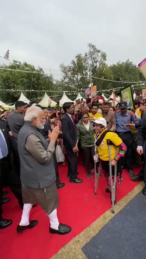 PM Shri @narendramodi Ji met some Talented souls at #HunarHaat.