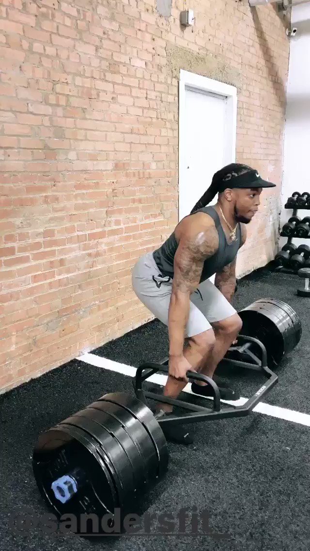 No offseason for Derrick Henry 😳(via @KingHenry_2)
