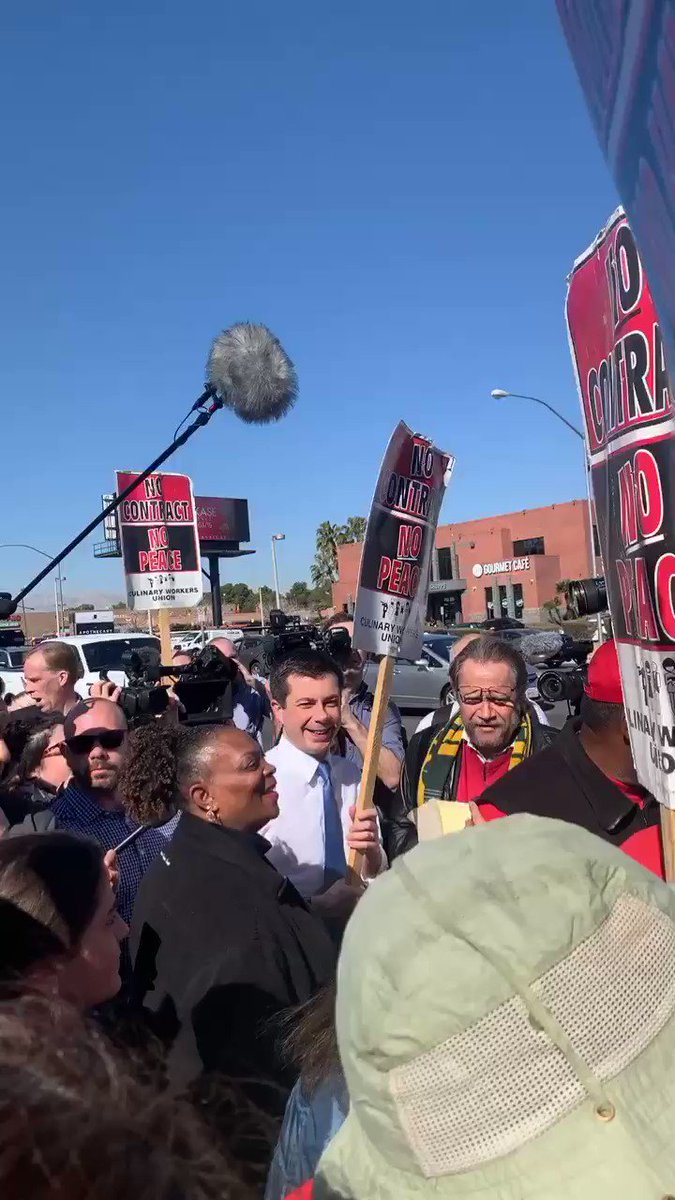 Workers at 7️⃣ Station Casinos are fighting for a #ContractNow!
Workers at Boulder Station, Palace Station, Green Valley Ranch, Palms, Sunset Station, Fiesta Rancho, Fiesta Henderson are fighting for #1job to be enough!
Thank you @PeteButtigieg for your solidarity with workers!