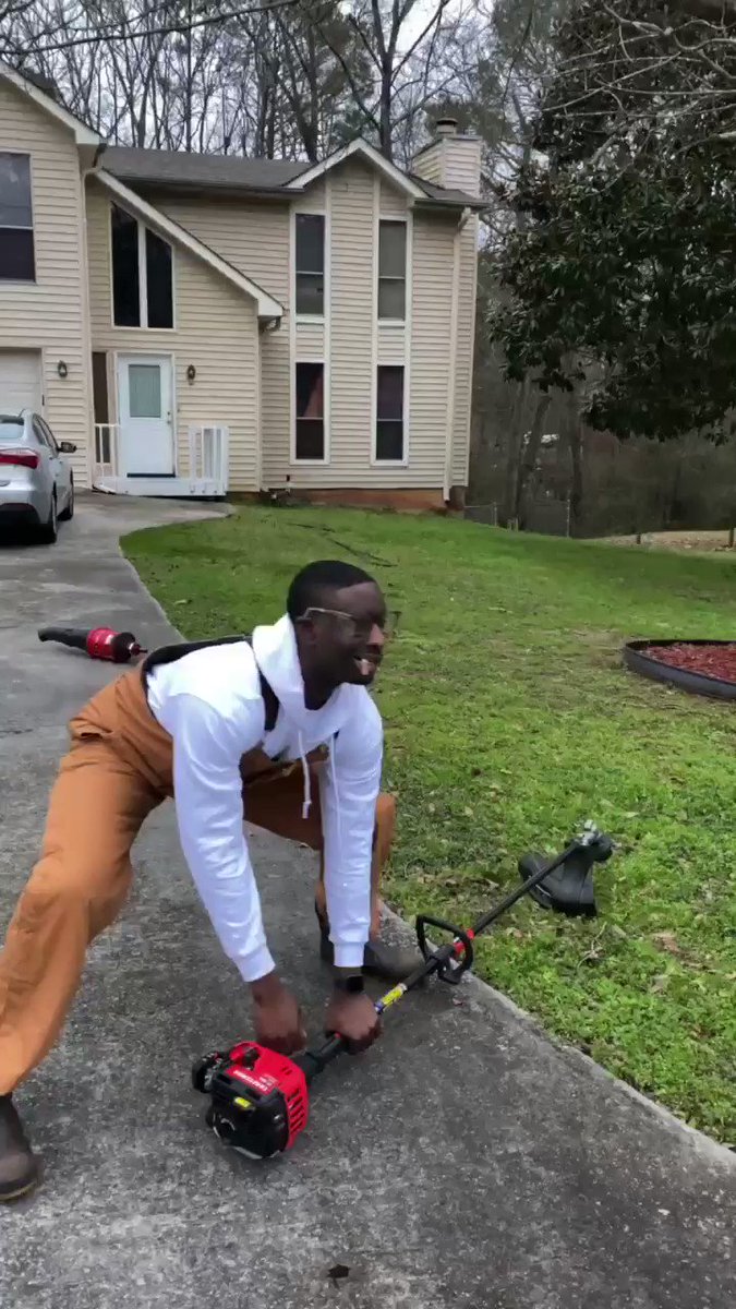 Desi Banks (@iamdesibanks) on Twitter photo 20/02/2020 01:17:17 ๐ How Hood Dudes Be When They Cutting Grass!๐๐ฅฝ ๐ How Hood Dudes Be When They Cutting Grass!๐๐ฅฝ