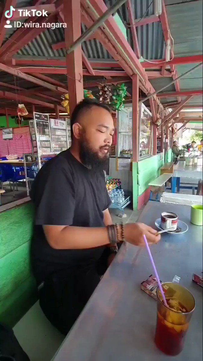 Mencoba ngudud seperti mas-mas feeling good~ π