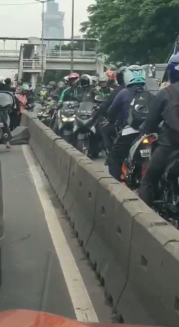 kegoblokan itu menghibur π