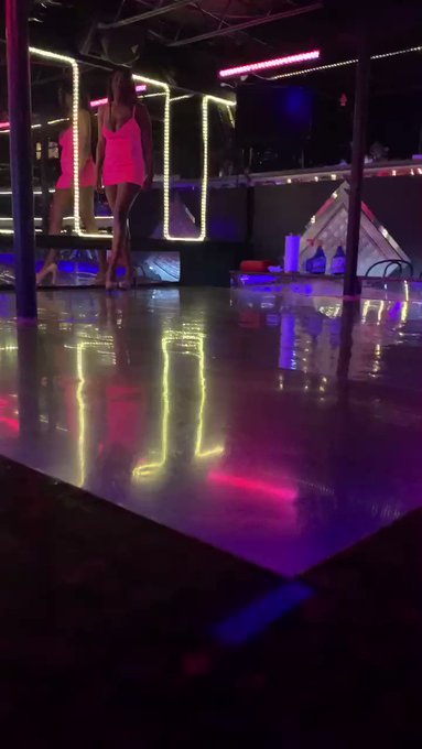 Throwback to my first day in Ottawa! #stripper #dancer #ottawa https://t.co/giRS3v7u34<a href="/tag/stripper"class="tags">#stripper</a><a href="/tag/dancer"class="tags"><span>#dancer</span></a><a href="/tag/ottawa"class="tags"><span>#ottawa</span></a>