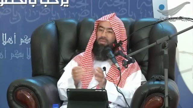 قال صلى الله عليه وسلم:(من صلَّى عليَّ صلاةً واحدةً صلَّى اللَّهُ عليهِ عشرَ صلواتٍ، وحُطَّت عنهُ عَشرُ خطيئاتٍ، ورُفِعَت لَهُ عشرُ درجاتٍ)
