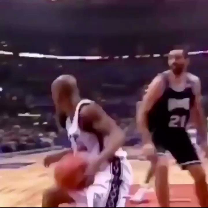 Happy birthday Stephon Marbury who airballed this shot thanks to the great defense of Vlade Divac 
