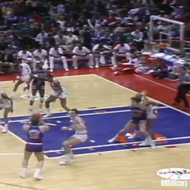 Charles Barkley is one of six players in NBA history to average 22+ PPG and 11+ RPG over their career!
#NBABreakdown #NBABDAY