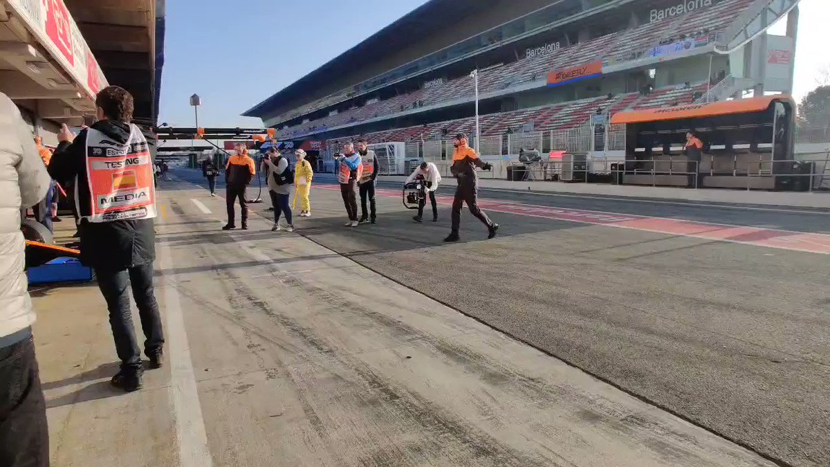 Day three of #F1Testing is on. π
@Carlossainz55 now takes the wheel this morning, with @LandoNorris up this afternoon. #MCL35