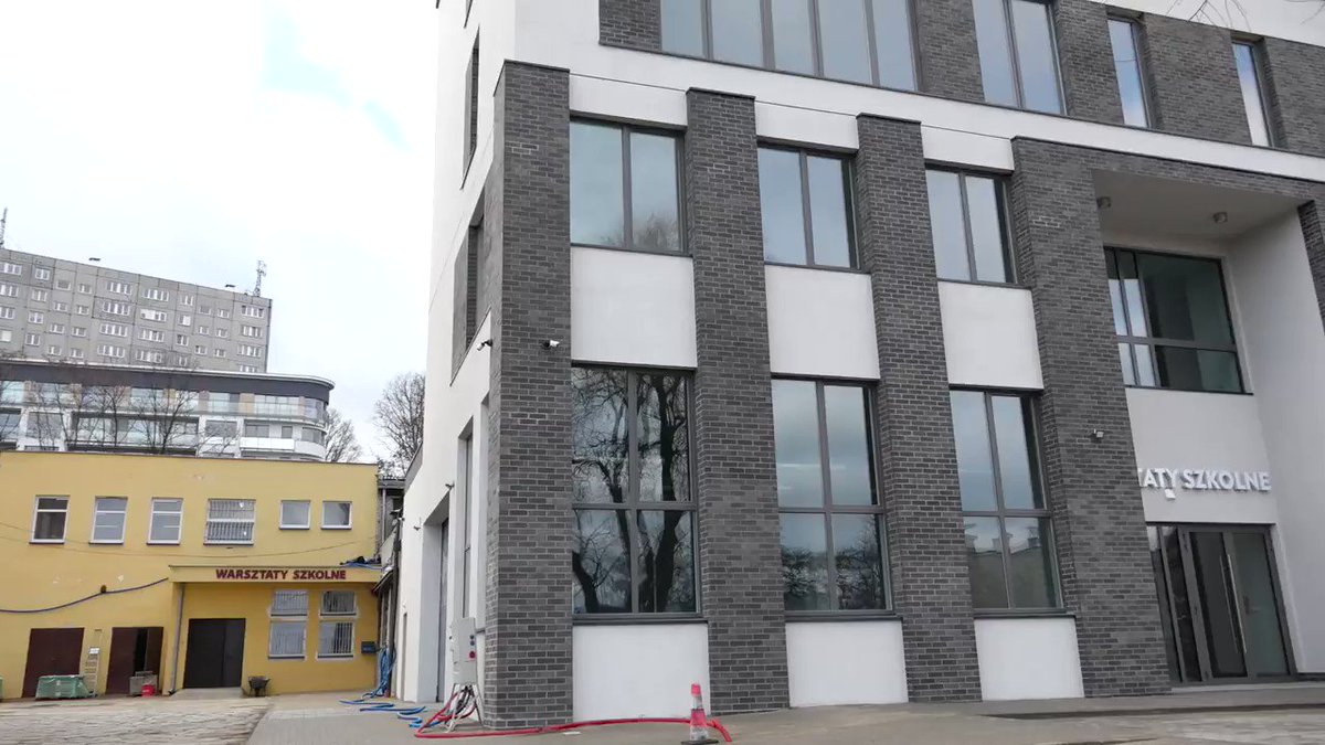 Projekty za ponad 70 mln zł zmieniają szkolnictwo zawodowe #wGdyni. Pierwsze efekty widać w CKZiU nr 1 na Grabówku, gdzie powstaje 11 nowych pracowni i warsztatów.
➡️ https://bit.ly/2SY48Cc