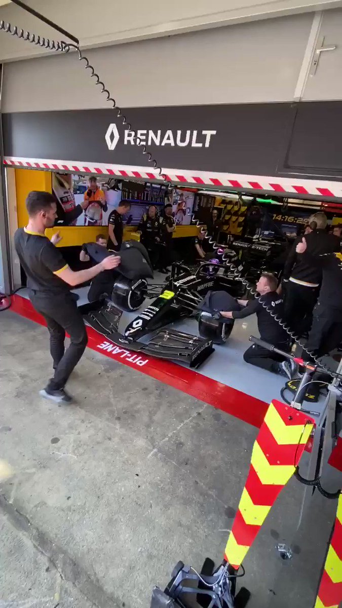 Afternoon shift has begun! And in case there were any doubts... @danielricciardo is at the wheel of the #RS20.
#RSspirit #F1Testing