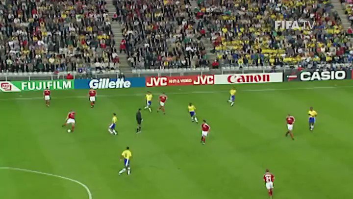 Happy birthday to legend Brian Laudrup  , who turns 51 today!    