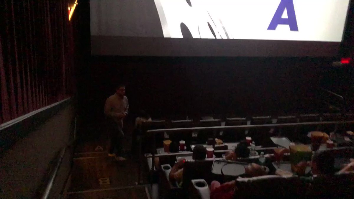 Gracias y más gracias a todaaaaa le gente que está llenando los cines a ver un corto y un documental!!!! @balamHN @LaPulpehn @TSiHonduras @televicentrohn @radiohrn @TN5Telenoticias https://t.co/1cPCJoPZO8