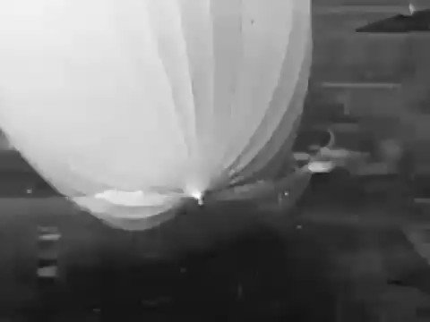 The airship USS Los Angeles passing through a smoke screen over Washington DC, USA in August 1929 http://buff.ly/2tH4oLF