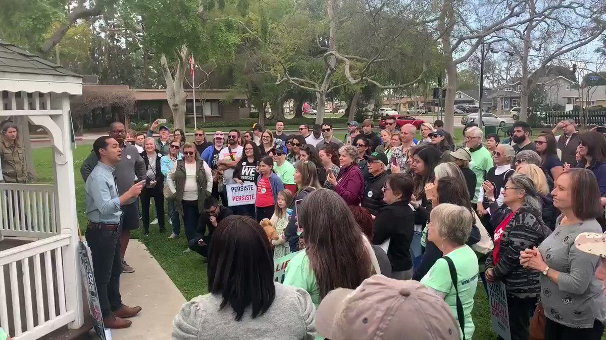California is fired up and ready to knock doors for @ewarren!
They saw her in the debate hold one unaccountable billionaire to task—now it’s @realDonaldTrump’s turn.
