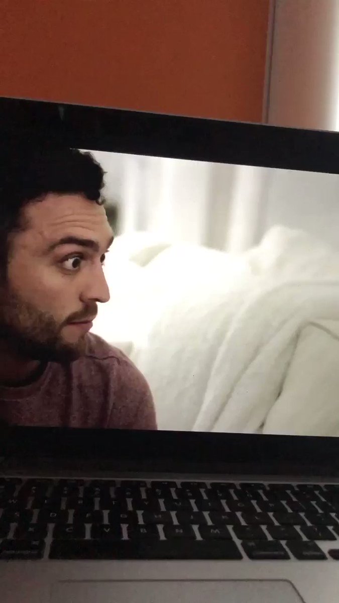 can we also just talk about this love is blind clip where jessica is forcing mark to explain that hes mature for a 24 year old while she lets her dog take a big ol gulp of wine from her glass (alcohol is obviously toxic for dogs)