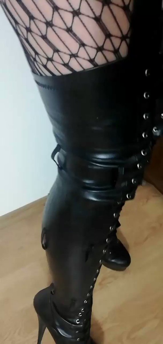 Model - Glossy Miss leather