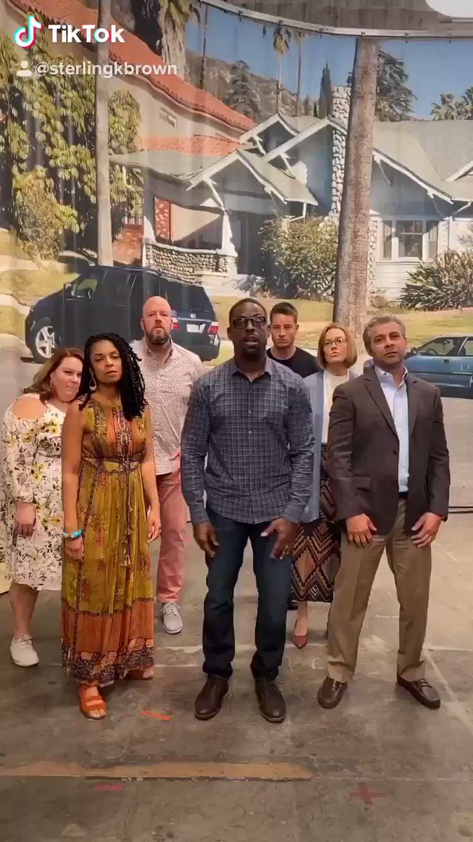 Sterling K Brown (@SterlingKBrown) on Twitter photo 27/02/2020 02:26:03 A family that smeezes together... #Smeeze #SmeezeChallenge #ThisIsUs vm.tiktok.com/bso4yT/ A family that smeezes together... #Smeeze #SmeezeChallenge #ThisIsUs vm.tiktok.com/bso4yT/
