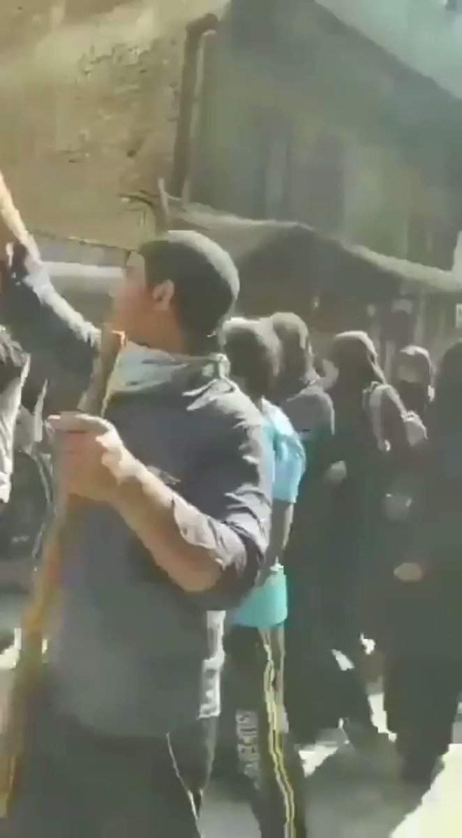Caught ! Look closely at Hijab lady as she secretly passes explosives/weapons to the guy walking by. They are working undercover & deliberately to start a war & genocide against Hindus. The Power of Mahadev Protect My fellow Hindus. Har Har Mahadev #SaveDelhiHindus #Delhigenocide