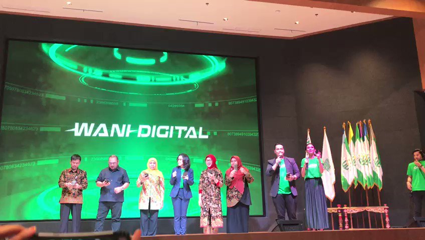 Portal baru Media Group http://Clicks.id hari ini (27/02/2020) resmi diluncurkan. Dalam acara ini, gubernur Jawa Timur Khofifah Indar Parawansa turut hadir. Peluncuran ini mengambil tema #WaniDigital.#clicksae #clicksid @clicks_id