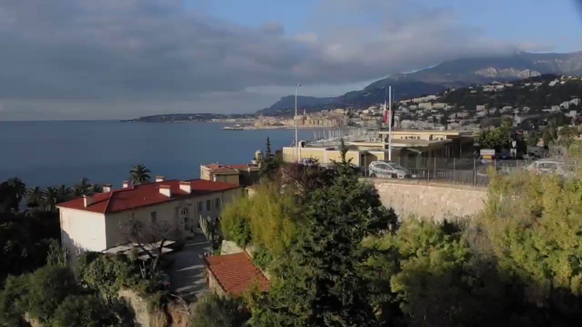 Menton, la mobilisation des élus se poursuit ! Malgré le refus de nous laisser visiter les lieux, les témoignages s'accumulent : les locaux de la police aux frontières de Menton sont une zone de privation de liberté et de violation des droits. https://t.co/taXlj4Zddm