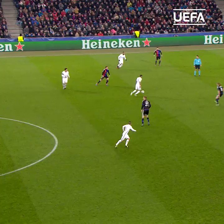 🔥 Thomas Meunier produced this volley in 2016 👏#UCL | #FlashbackFriday | @PSG_English