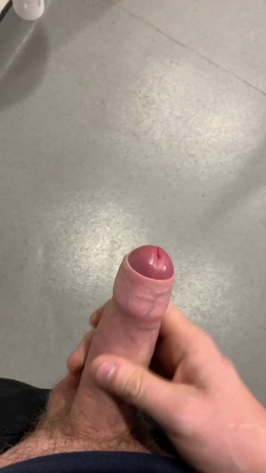 Couldn’t resist having a wank at work https://t.co/IQhHiuFDNR