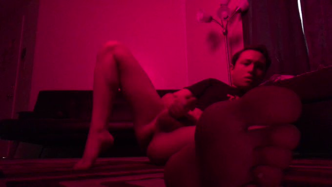 Feet ? Ass ? Cum Shots ??? ? 

Get the full 4 minute clip on OnlyFans!

? https://t.co/L4mHTTq0bi ?
