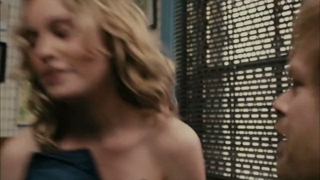 “Brie Larson 😋 🍑 https://t.co/kTDp5tlInL” .