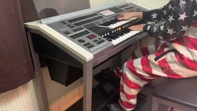 Asuka V Twitter この人のエレクトーン弾かはる動画昔っから見てるけどまじでかっこいいよな
