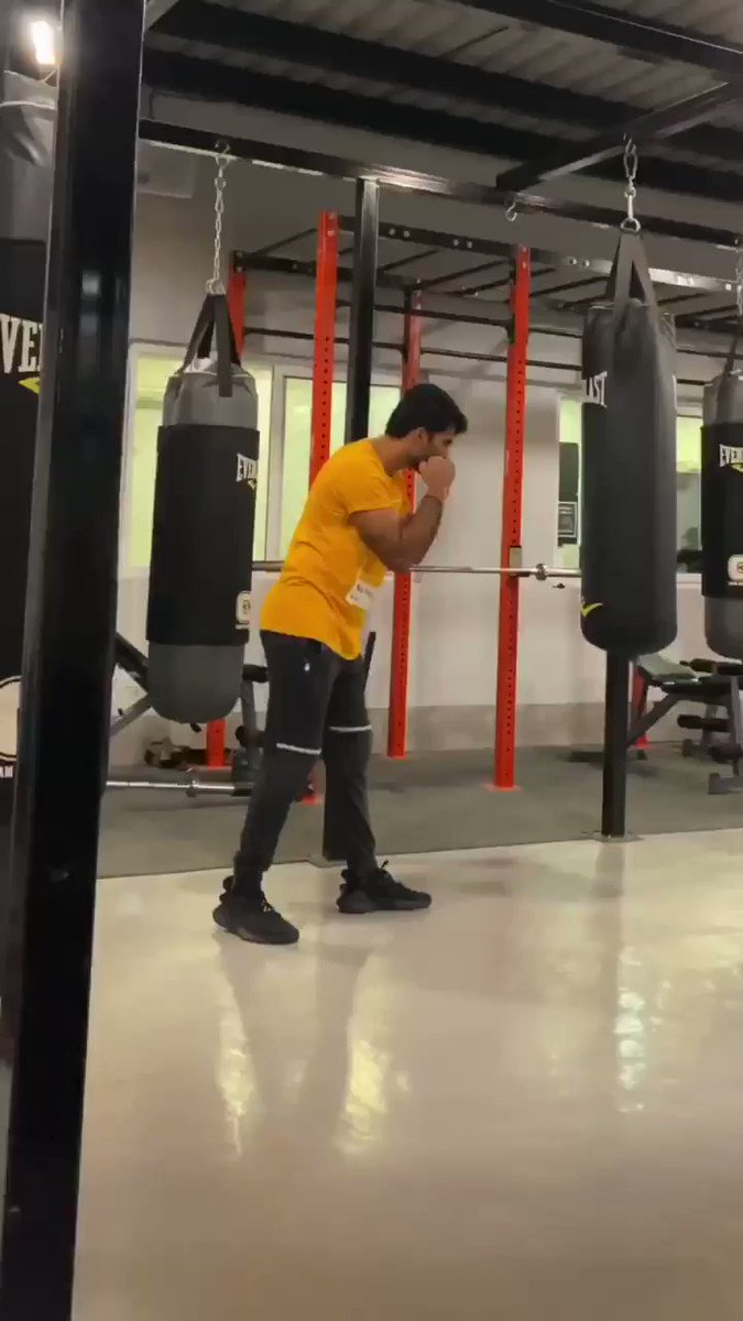 @iHrithik @iTIGERSHROFF @yrf workout is more fun when u dance during breaks ๐ฅ๐บ#war #HrithikRoshan #TigerShroff #dance #Trending #Viral