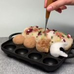 たこ焼きから現れるネコ!可愛い…!？いやちょっとホラーすぎ!