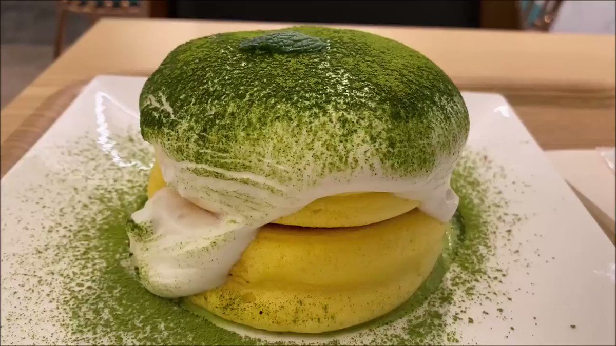 分厚いけど柔らかい 抹茶パウダーがトッピングされた 抹茶パンケーキ 話題の画像プラス 分厚いけど柔らかい 抹茶パウダーがトッピングされた 抹茶パンケーキ 話題の画像プラス